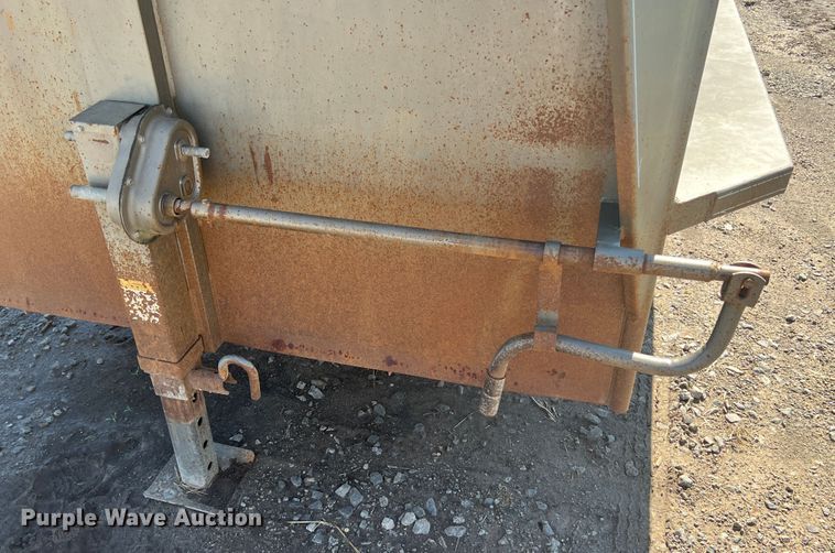 image for item HL9026 2004 W-W Trailers  livestock trailer