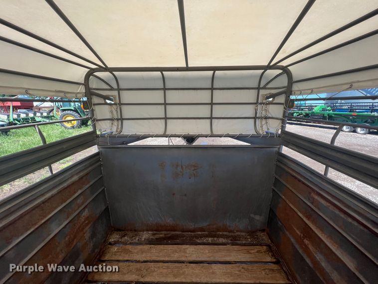 image for item HL9026 2004 W-W Trailers  livestock trailer
