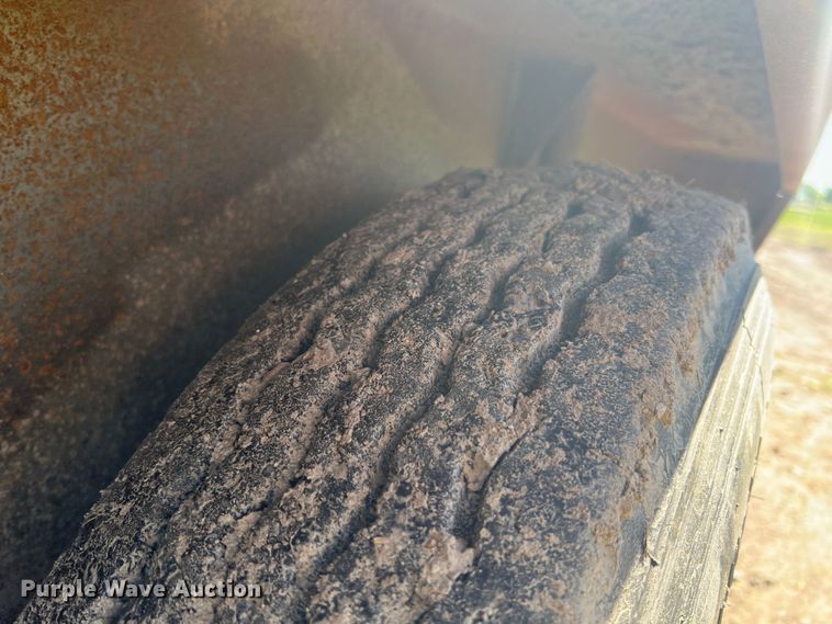 image for item HL9026 2004 W-W Trailers  livestock trailer