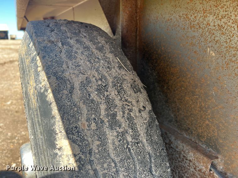 image for item HL9026 2004 W-W Trailers  livestock trailer