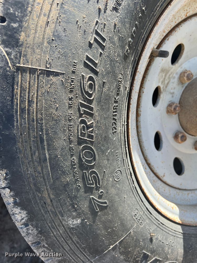 image for item HL9026 2004 W-W Trailers  livestock trailer