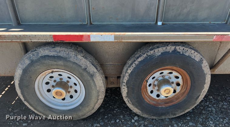 image for item HL9026 2004 W-W Trailers  livestock trailer
