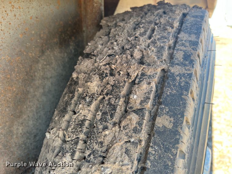 image for item HL9026 2004 W-W Trailers  livestock trailer