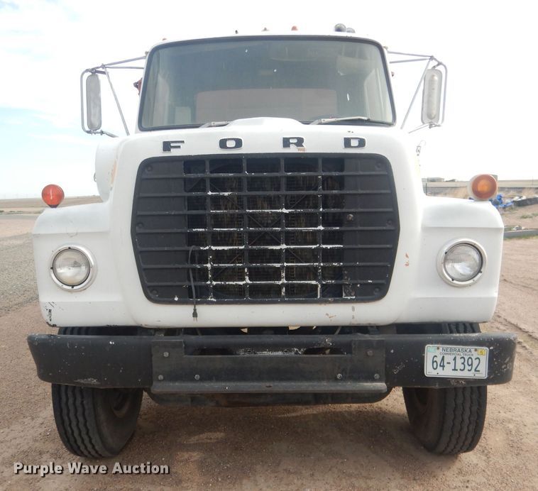 image for item HU9410 1973 Ford 880  grain truck