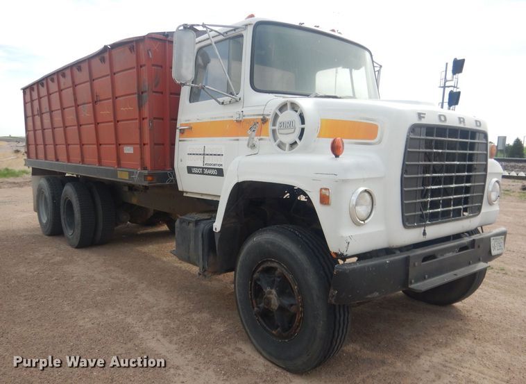 image for item HU9410 1973 Ford 880  grain truck