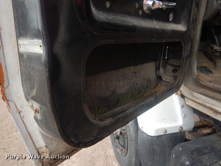 image for item HU9410 1973 Ford 880  grain truck