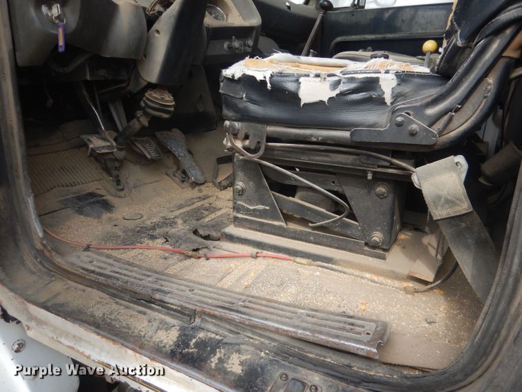 image for item HU9410 1973 Ford 880  grain truck