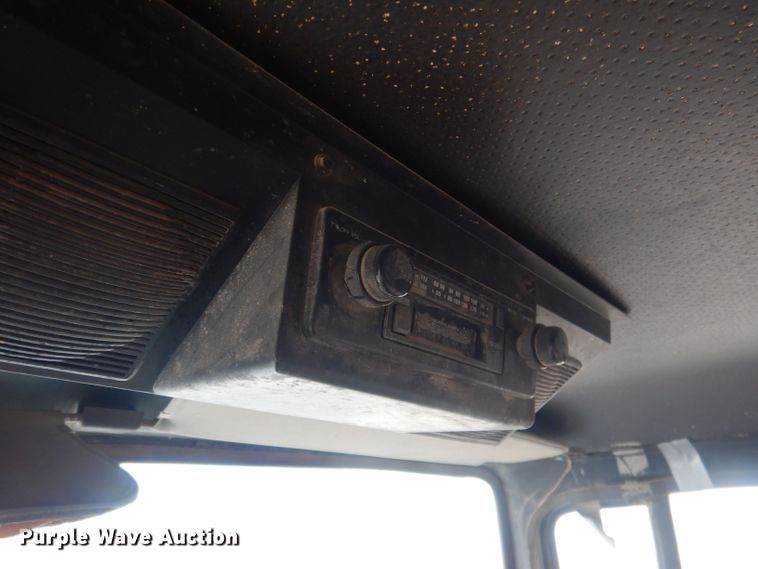 image for item HU9410 1973 Ford 880  grain truck