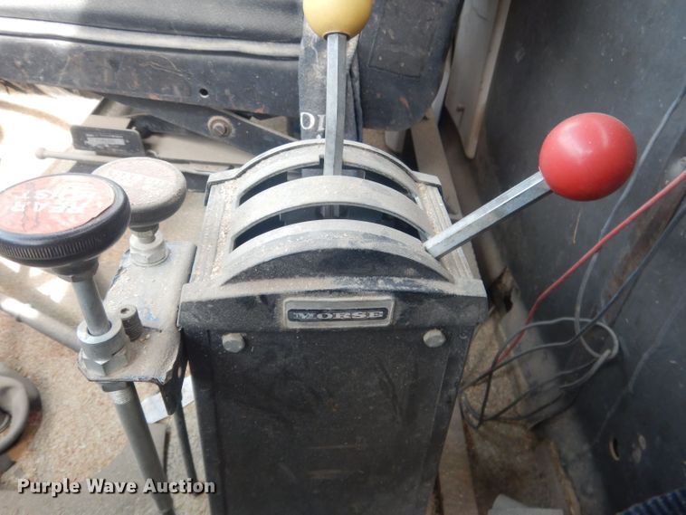 image for item HU9410 1973 Ford 880  grain truck