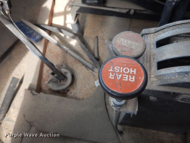 image for item HU9410 1973 Ford 880  grain truck