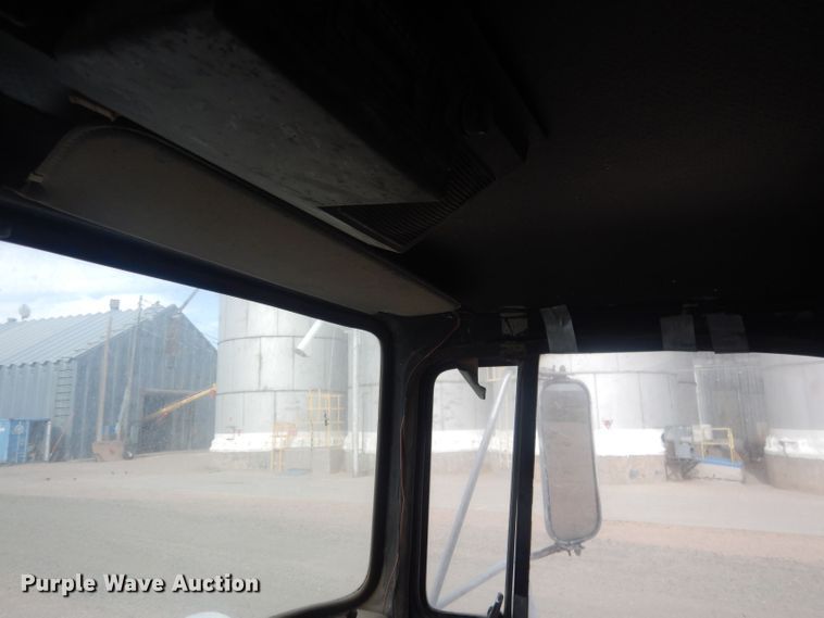 image for item HU9410 1973 Ford 880  grain truck