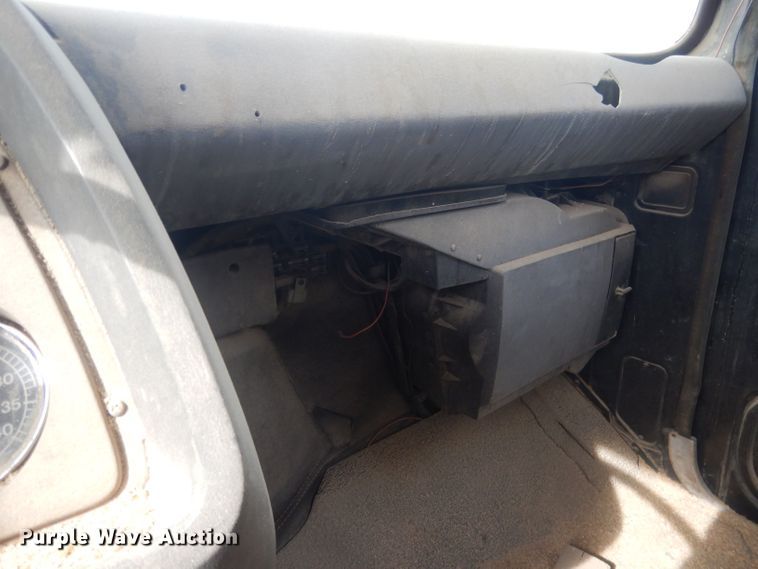 image for item HU9410 1973 Ford 880  grain truck