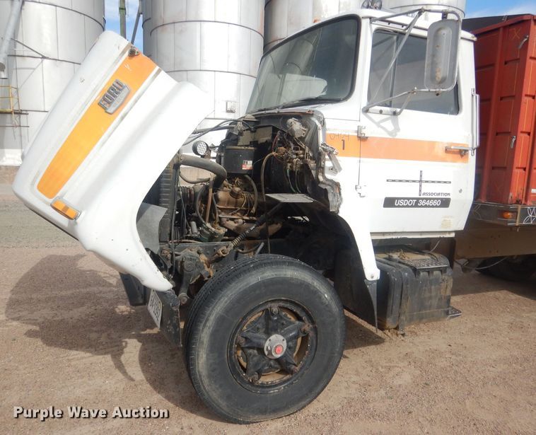 image for item HU9410 1973 Ford 880  grain truck