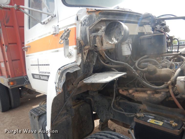 image for item HU9410 1973 Ford 880  grain truck