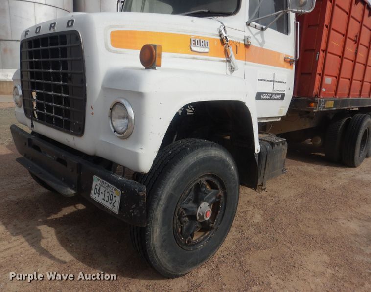 image for item HU9410 1973 Ford 880  grain truck