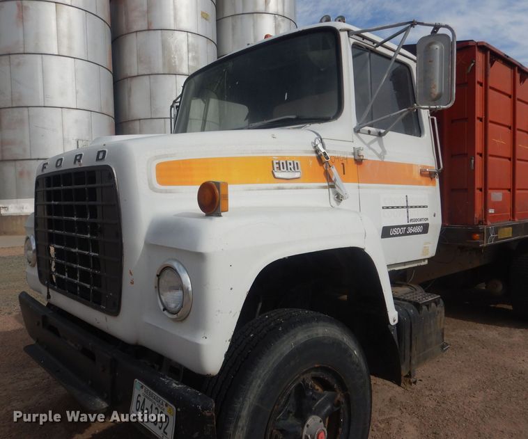 image for item HU9410 1973 Ford 880  grain truck