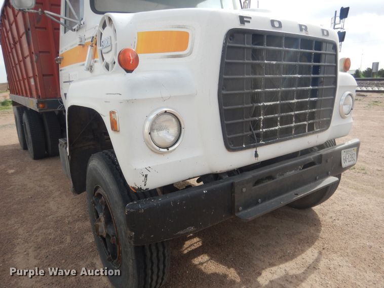 image for item HU9410 1973 Ford 880  grain truck