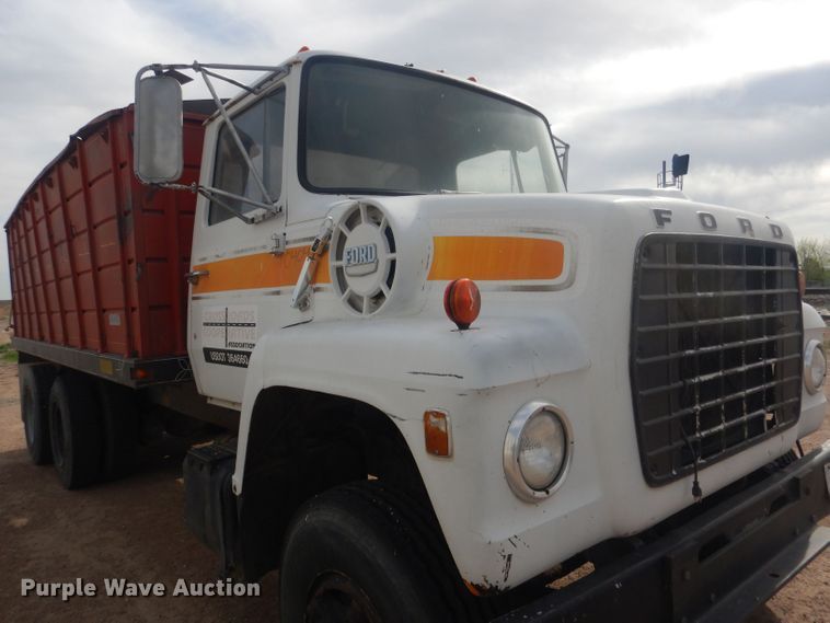 image for item HU9410 1973 Ford 880  grain truck