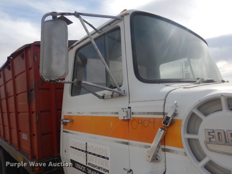 image for item HU9410 1973 Ford 880  grain truck