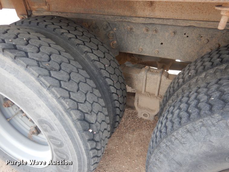 image for item HU9410 1973 Ford 880  grain truck