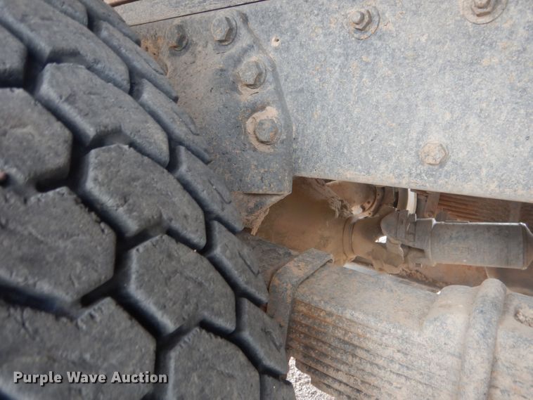 image for item HU9410 1973 Ford 880  grain truck