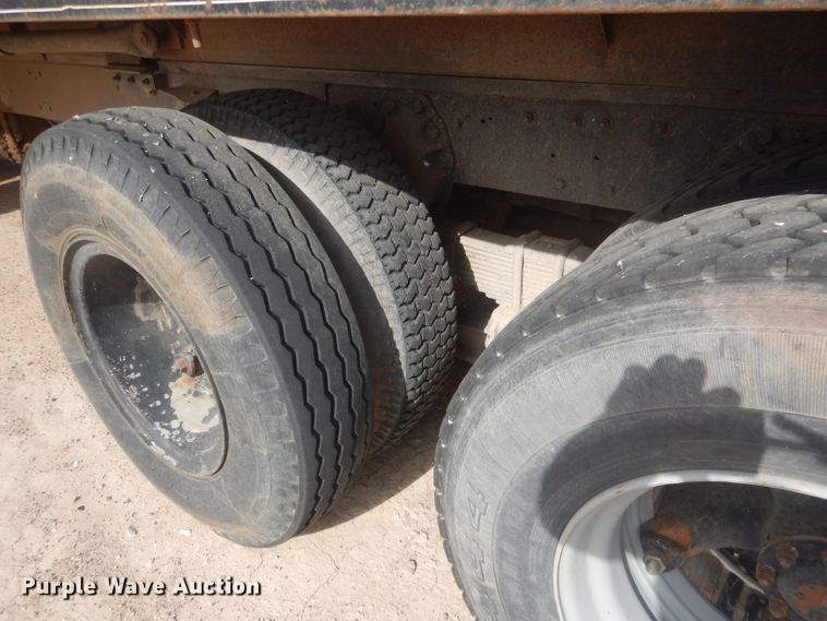 image for item HU9410 1973 Ford 880  grain truck