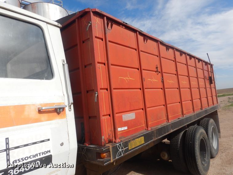 image for item HU9410 1973 Ford 880  grain truck