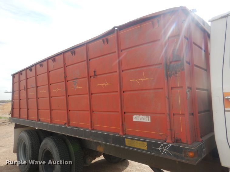 image for item HU9410 1973 Ford 880  grain truck