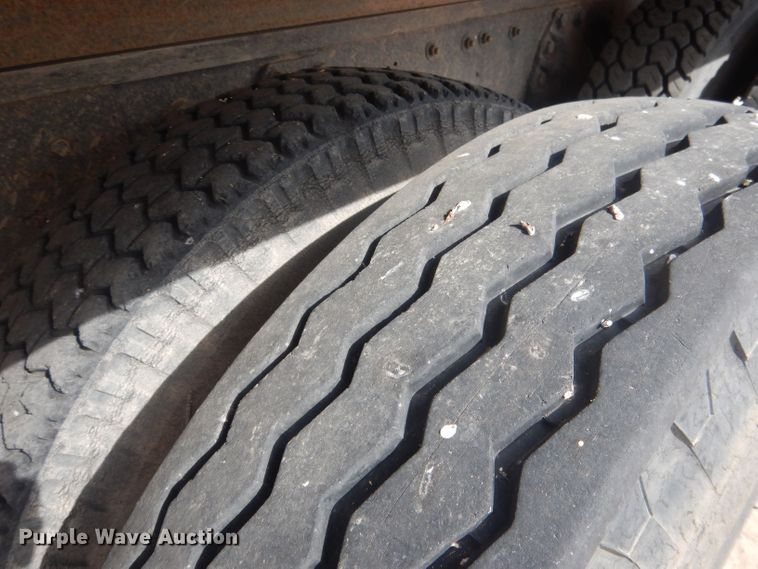 image for item HU9410 1973 Ford 880  grain truck