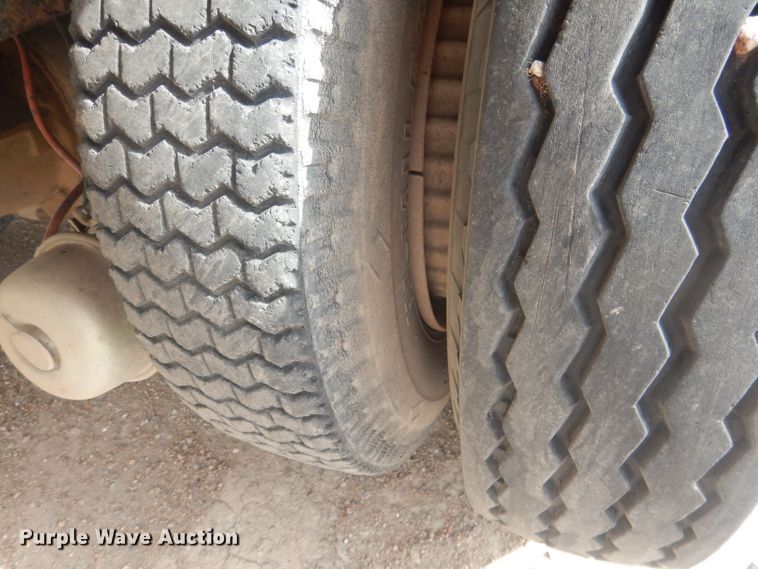 image for item HU9410 1973 Ford 880  grain truck