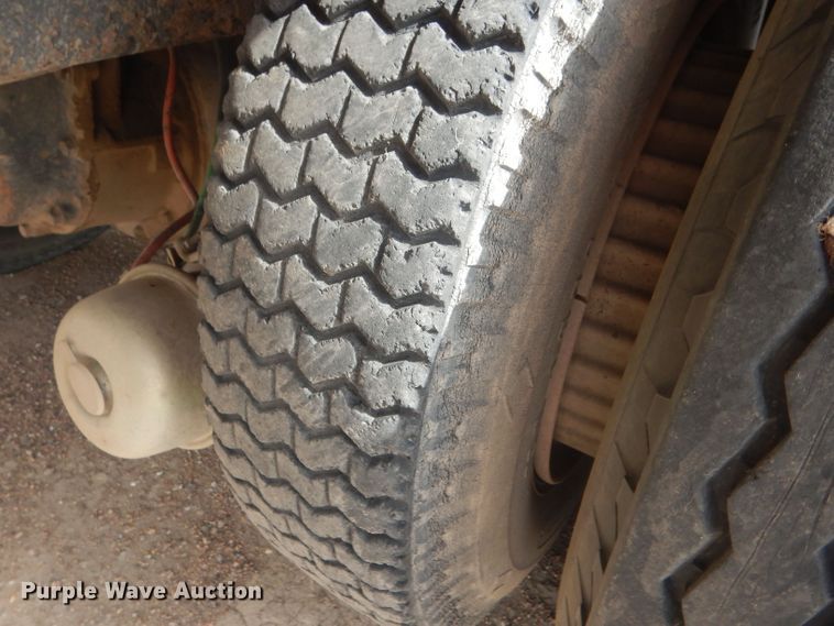 image for item HU9410 1973 Ford 880  grain truck