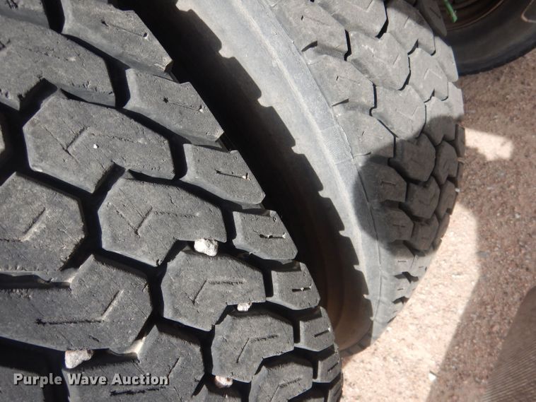 image for item HU9410 1973 Ford 880  grain truck