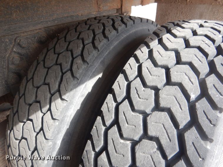 image for item HU9410 1973 Ford 880  grain truck