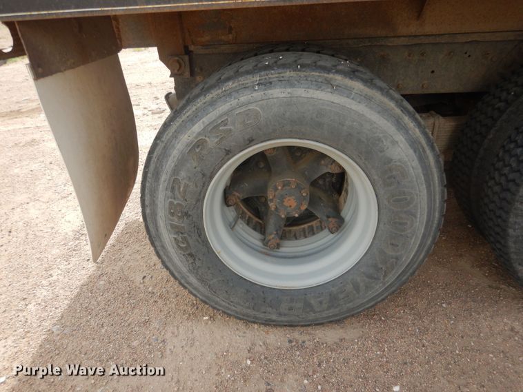 image for item HU9410 1973 Ford 880  grain truck