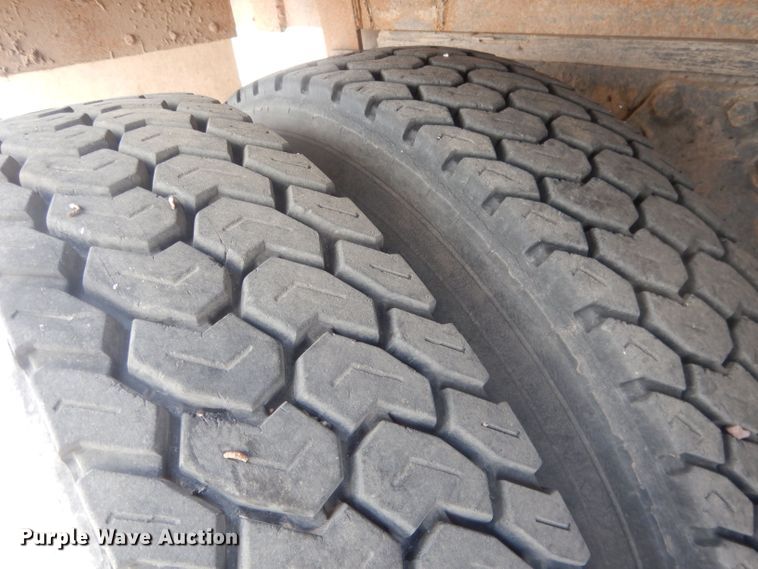 image for item HU9410 1973 Ford 880  grain truck