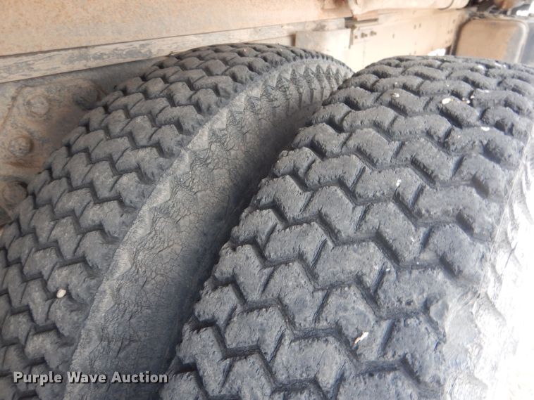 image for item HU9410 1973 Ford 880  grain truck