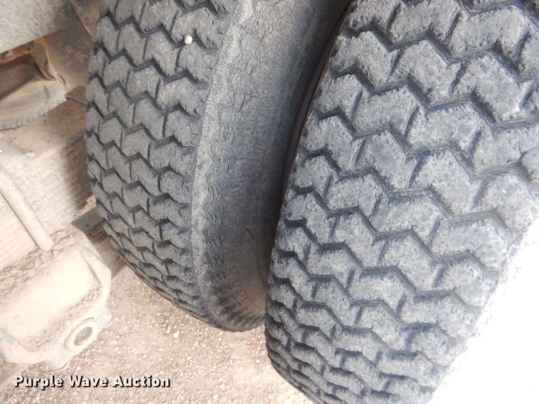 image for item HU9410 1973 Ford 880  grain truck