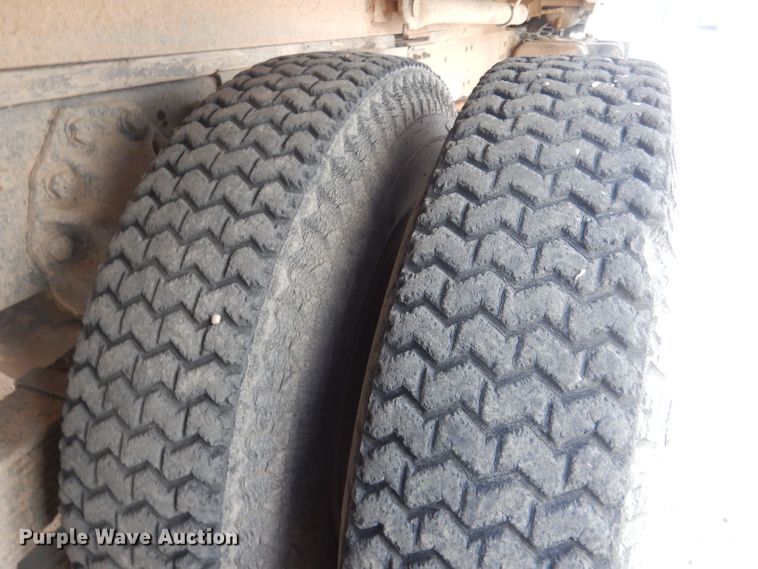 image for item HU9410 1973 Ford 880  grain truck