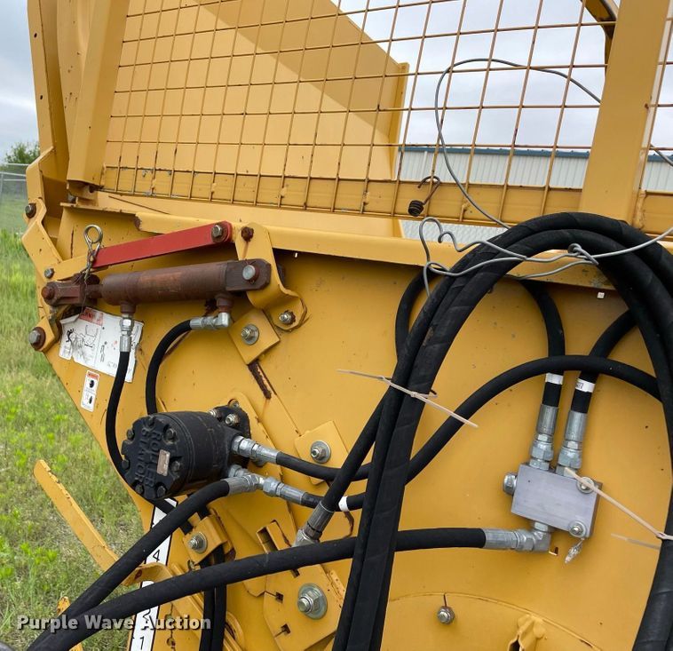 image for item JC9870 2009 Vermeer BP8000  bale processor