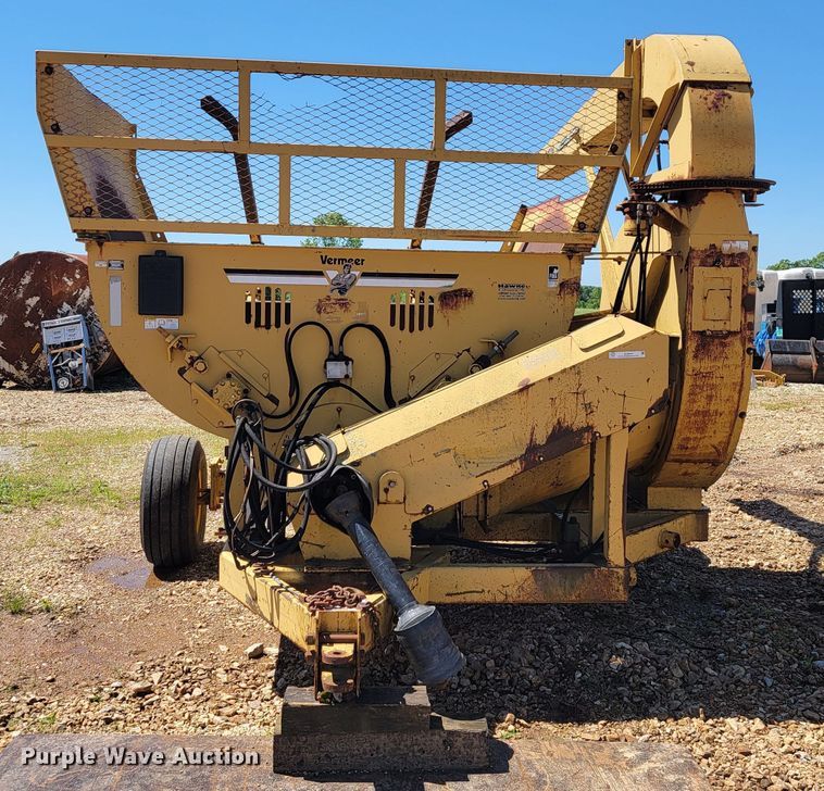 image for item JL9444 2000 Vermeer Top Gun  bale processor