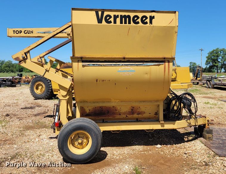 image for item JL9444 2000 Vermeer Top Gun  bale processor
