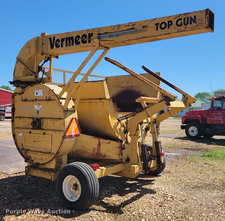 image for item JL9444 2000 Vermeer Top Gun  bale processor