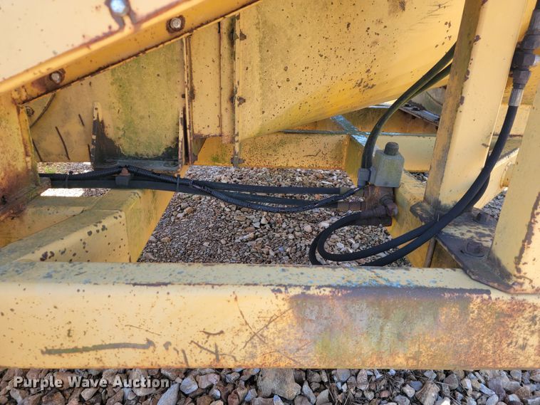 image for item JL9444 2000 Vermeer Top Gun  bale processor