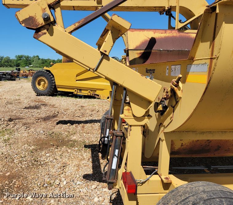 image for item JL9444 2000 Vermeer Top Gun  bale processor