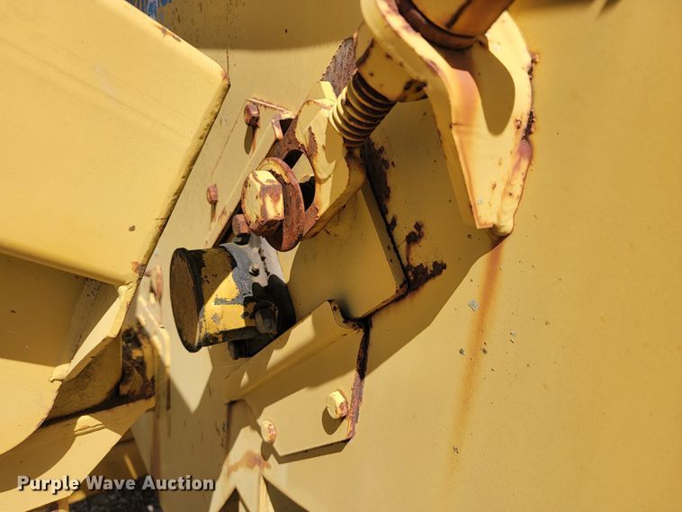 image for item JL9444 2000 Vermeer Top Gun  bale processor