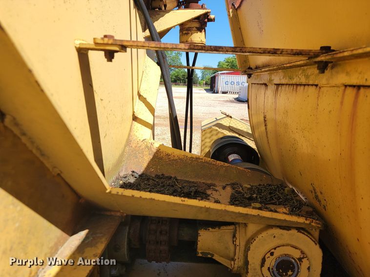 image for item JL9444 2000 Vermeer Top Gun  bale processor