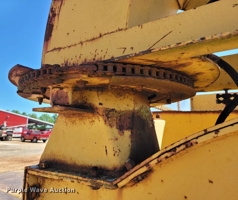 image for item JL9444 2000 Vermeer Top Gun  bale processor