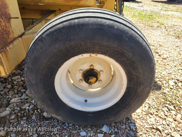 image for item JL9444 2000 Vermeer Top Gun  bale processor