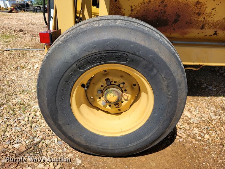 image for item JL9444 2000 Vermeer Top Gun  bale processor