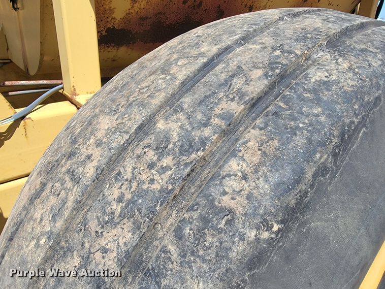 image for item JL9444 2000 Vermeer Top Gun  bale processor